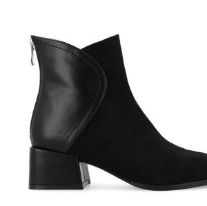 Consuello Pointed Toe Boots